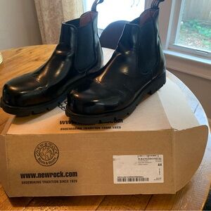 New Rock Chelsea men’s steel toe boot. Never worn.